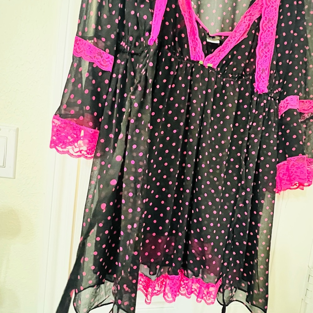 Black and Pink Sheer Robe And Nightgown Medium
